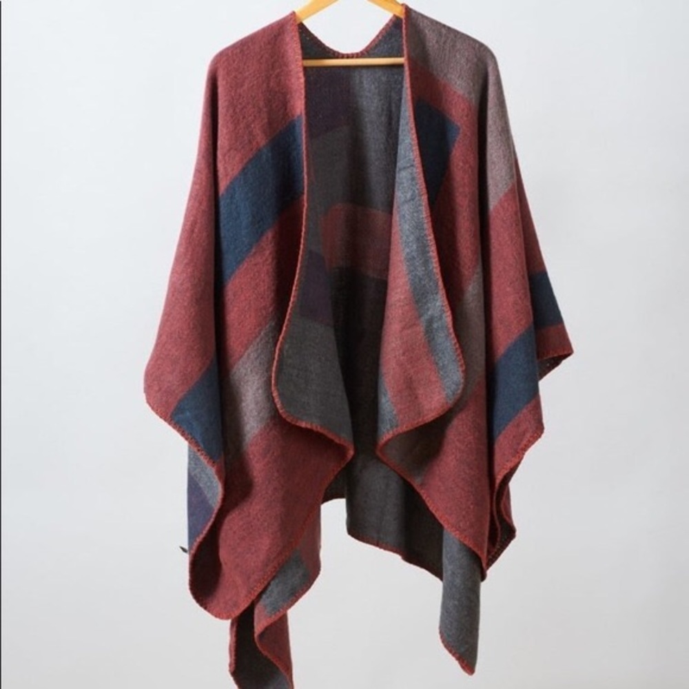 BB Dakota Poncho in Red